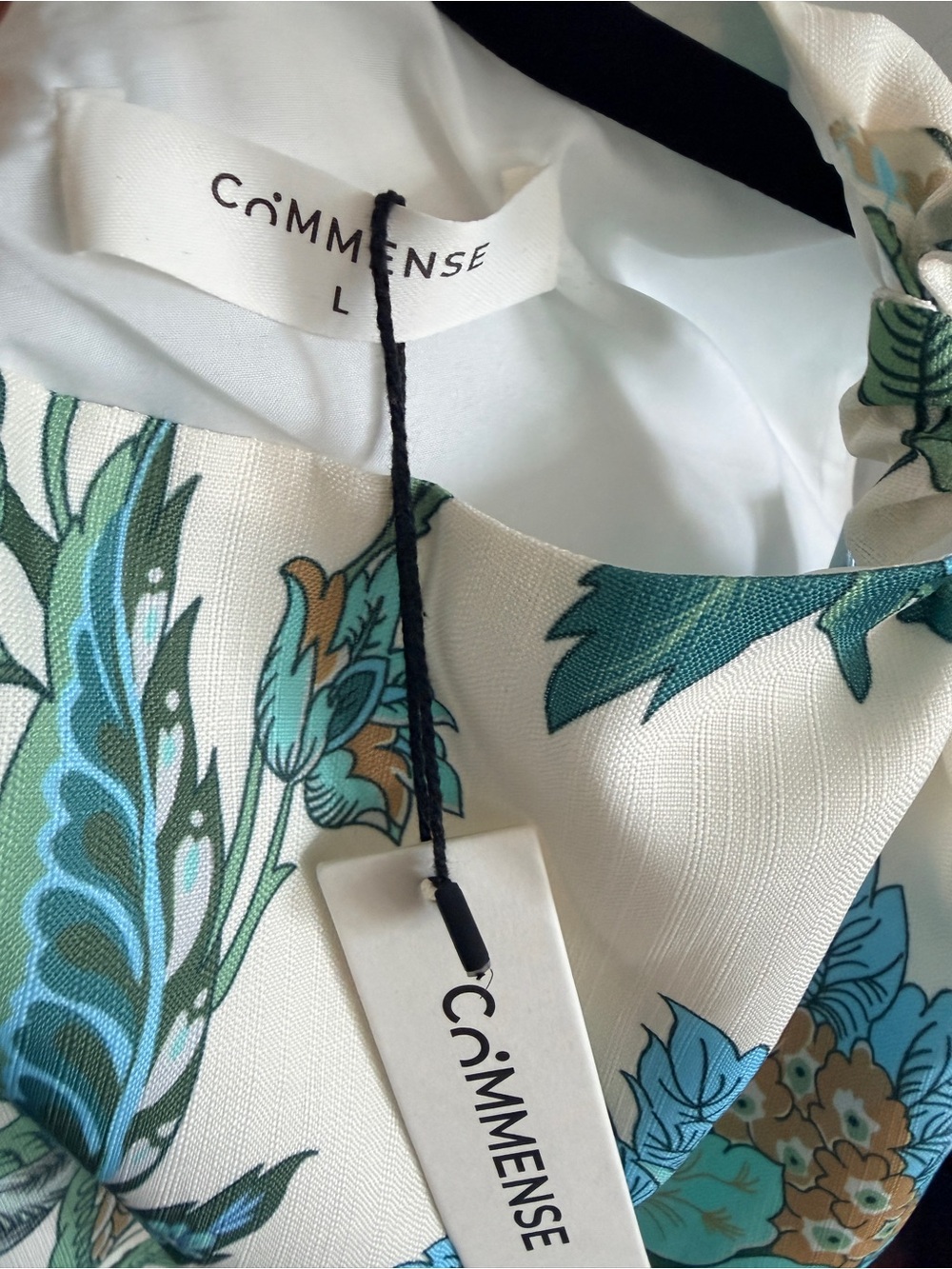 Commense/Size Large
Floral Cutout Maxi Dress in Cream and Blue - Picture 9 of 9